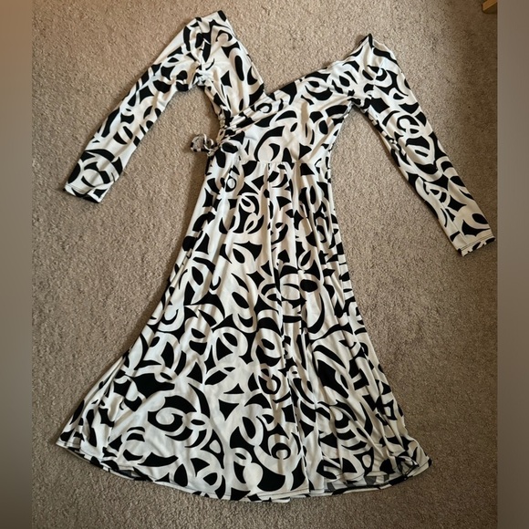 New York & Company Black and white float dress size XS - Picture 3 of 7